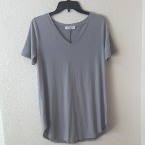 Zenana Outfitters Gray Loose Fitted Short Sleeve Tee. Size M. Minimalist